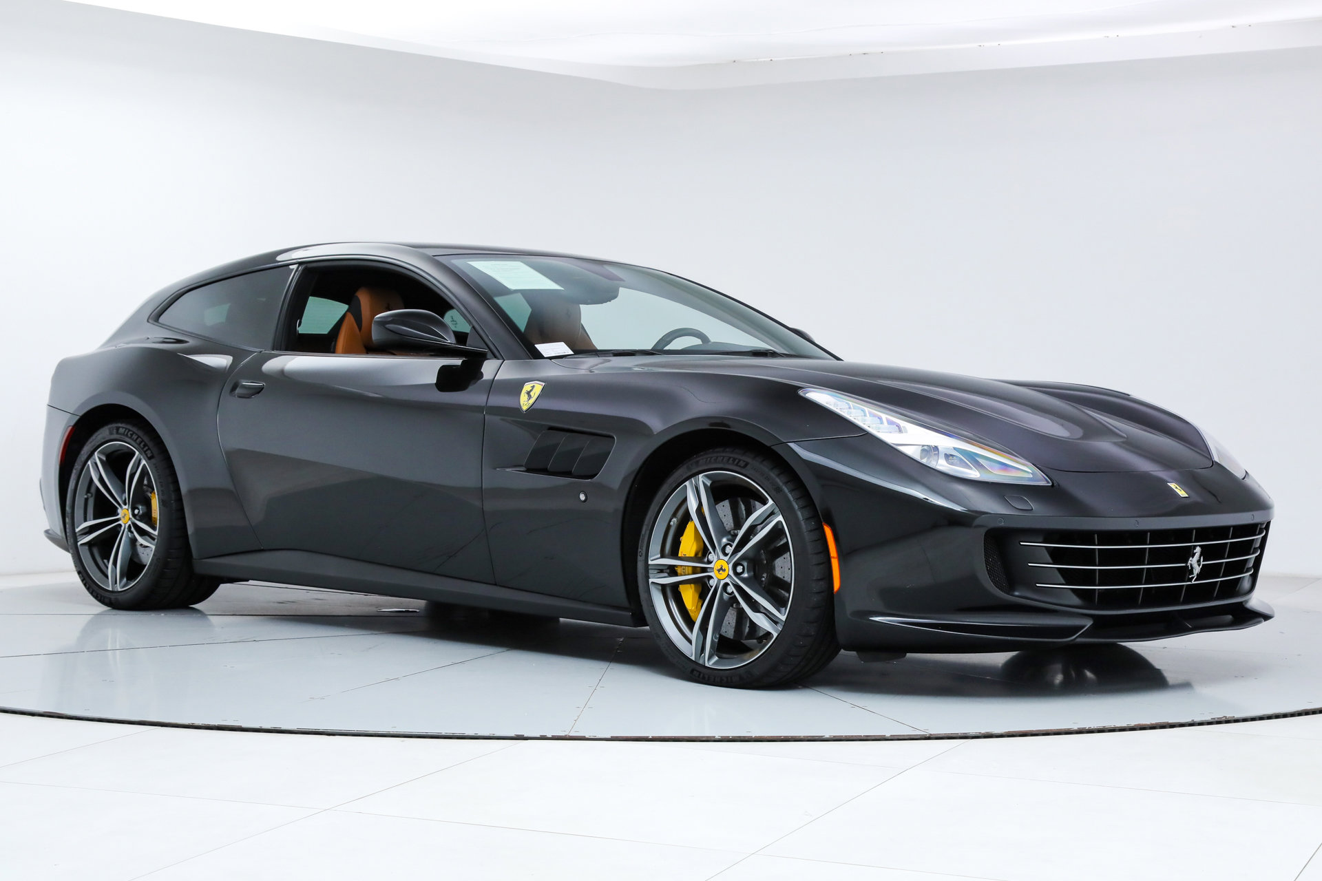 Certified 2018 Ferrari GTC4Lusso image 10