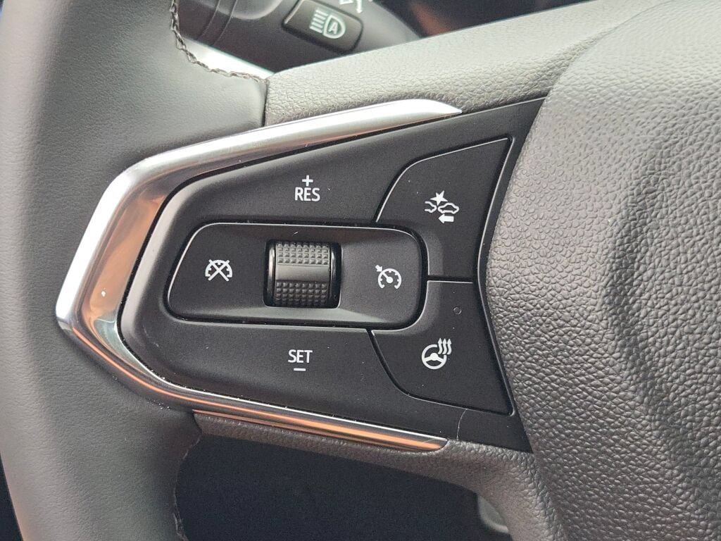 Used 2026 Chevrolet Trax LT w/ LT Convenience Package FWD image 27