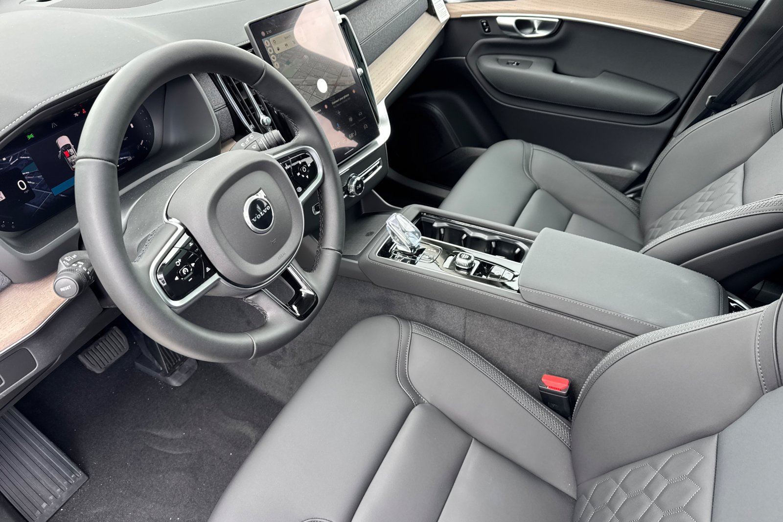 New 2026 Volvo XC90 B5 Plus w/ Protection Package AWD/4WD image 9