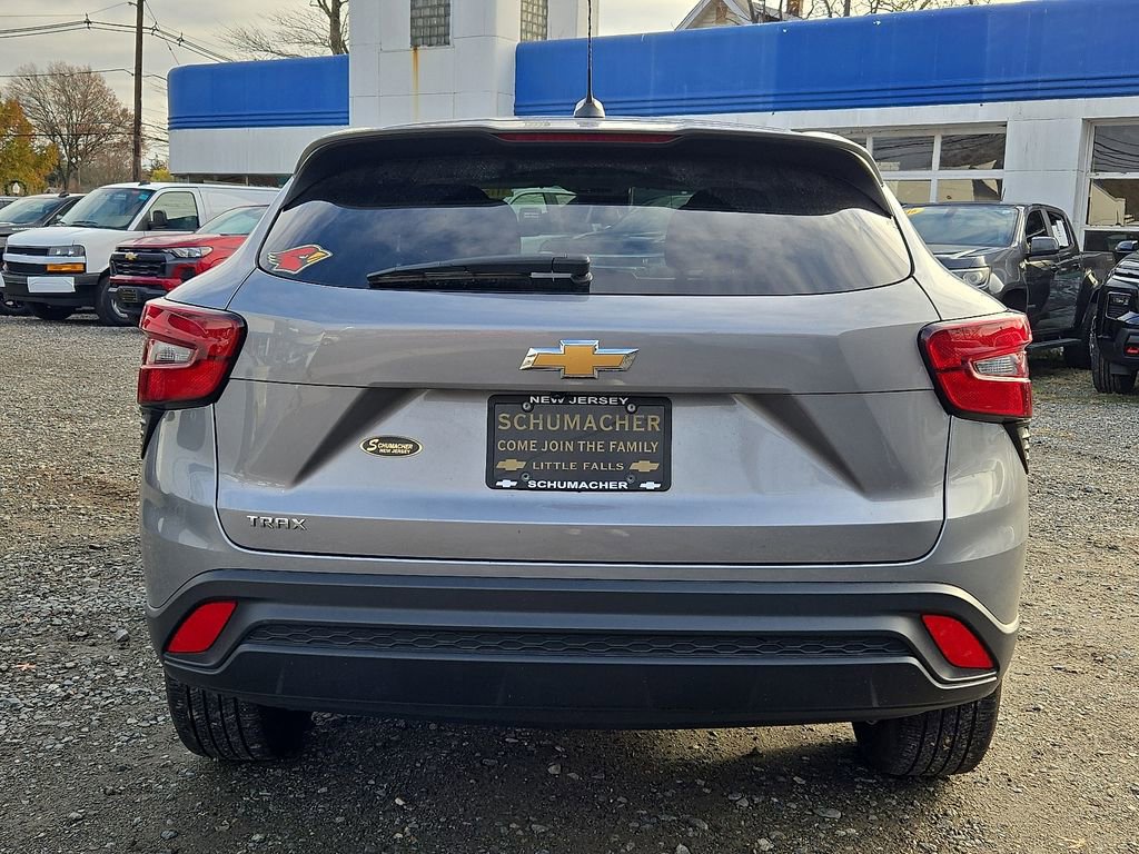 Used 2024 Chevrolet Trax LS w/ LS Convenience Package image 6