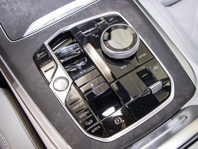 Used 2025 BMW X7 xDrive40i w/ Executive Package image 19