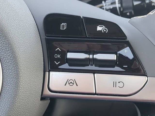 Certified 2025 Hyundai Elantra Sport image 22