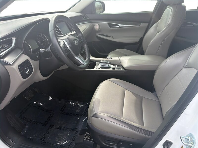 Used 2023 INFINITI QX50 Luxe w/ Accent Package AWD/4WD image 10