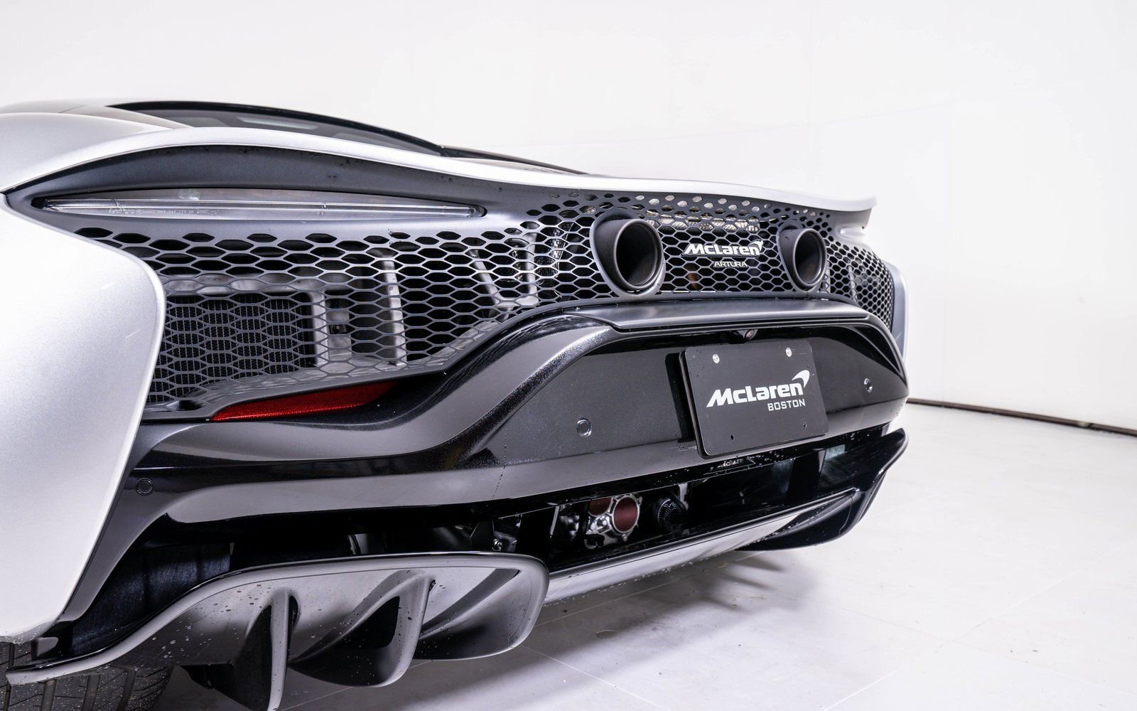 Used 2023 McLaren Artura image 11