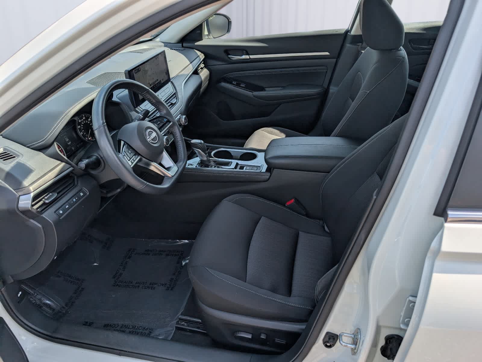 Used 2023 Nissan Altima 2.5 SV w/ SV Premium Package FWD image 14