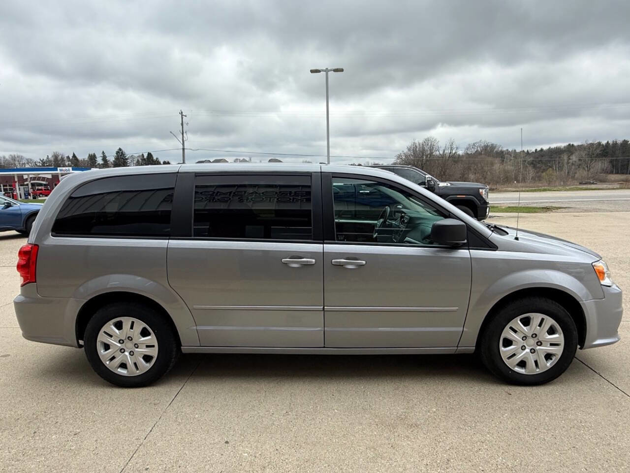 Used 2015 Dodge Grand Caravan SE w/ Quick Order Package 29E SE image 6