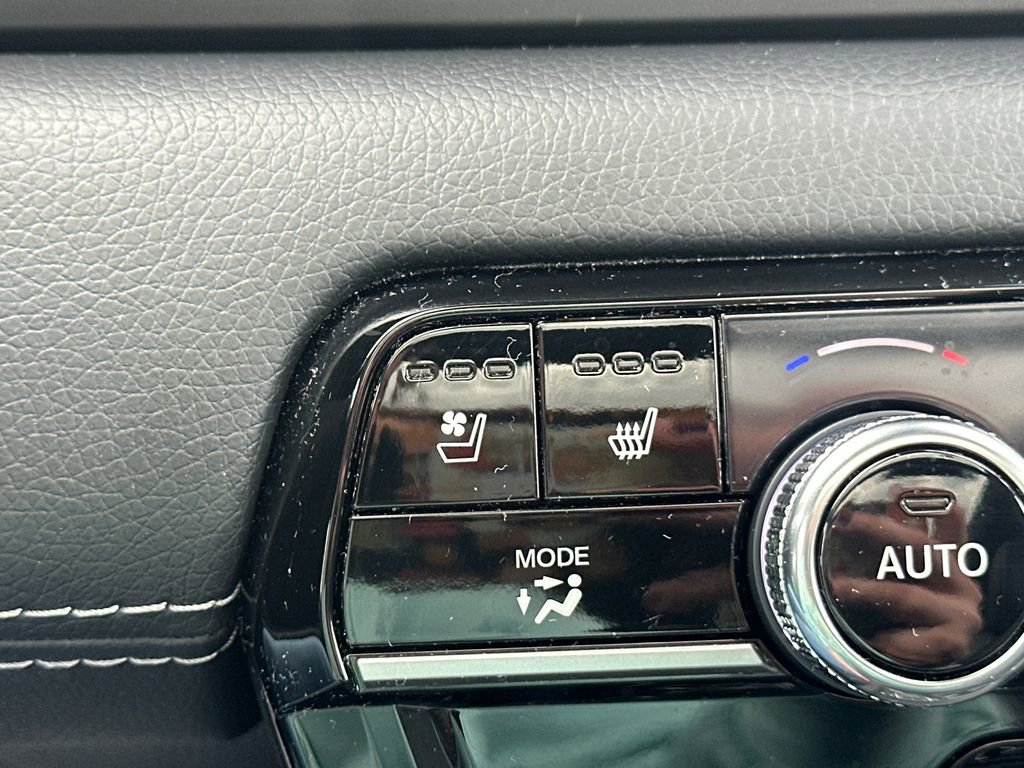 Used 2023 Honda Pilot Elite image 32