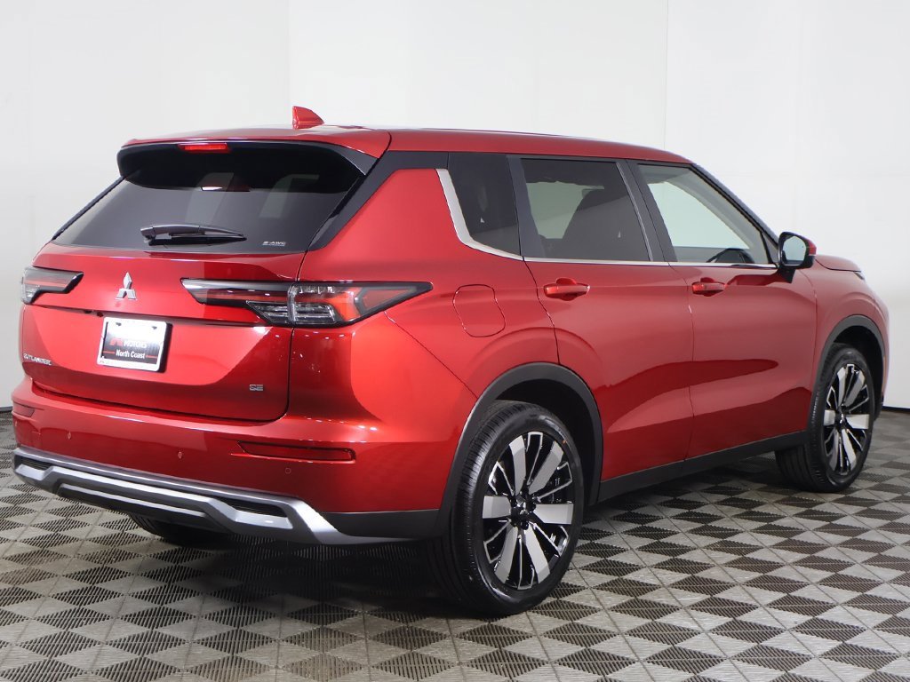 New 2025 Mitsubishi Outlander SE image 12