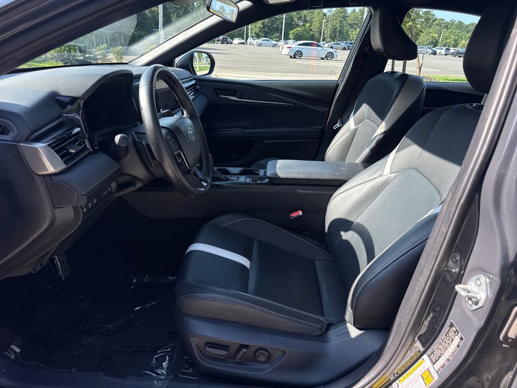 Used 2025 Toyota Camry SE FWD image 12