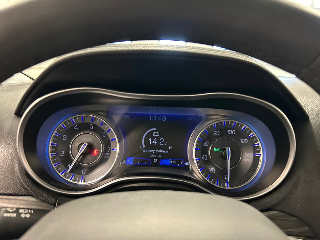 Used 2022 Chrysler 300 Touring w/ Sport Appearance Package image 21