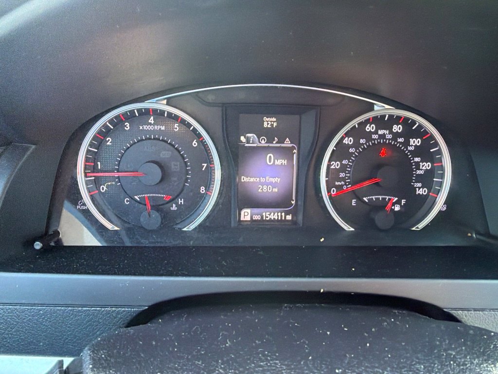 Used 2017 Toyota Camry SE w/ Moonroof Package FWD image 2