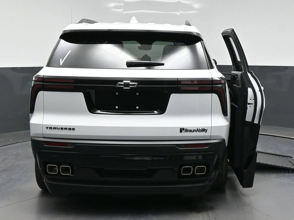 Used 2026 Chevrolet Traverse LT w/ Midnight/Sport Edition FWD image 25