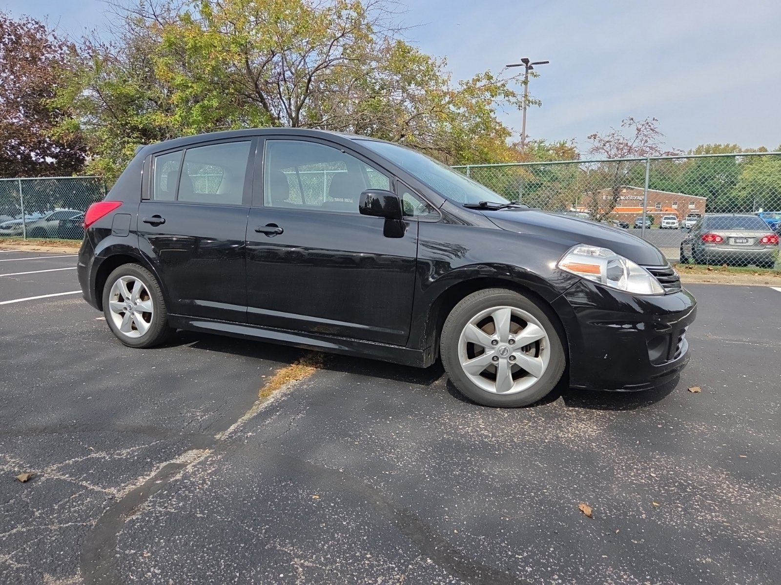 Used 2012 Nissan Versa Hatchback FWD image 3
