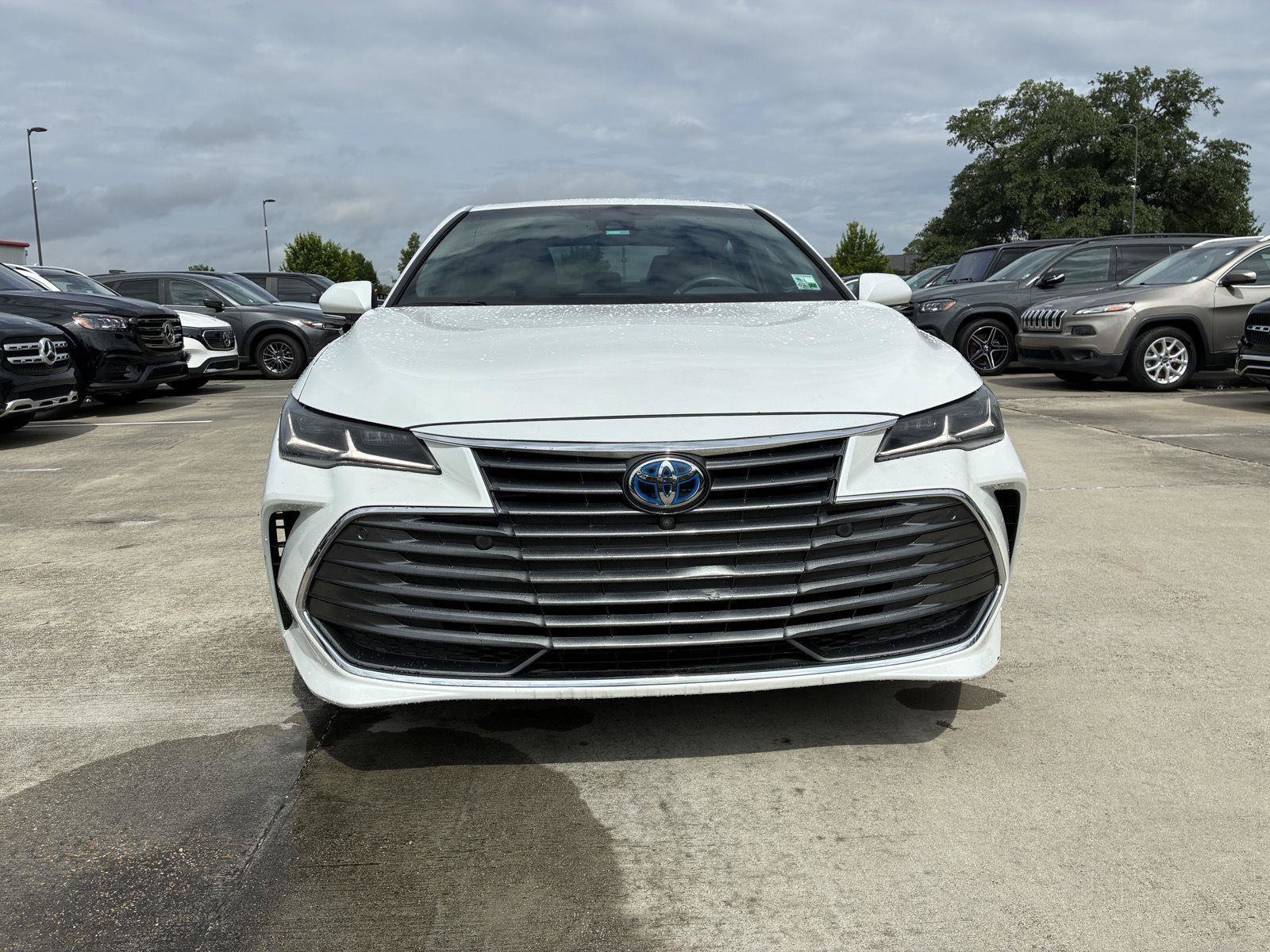 Used 2020 Toyota Avalon Limited w/ Advanced Safety Package FWD image 2