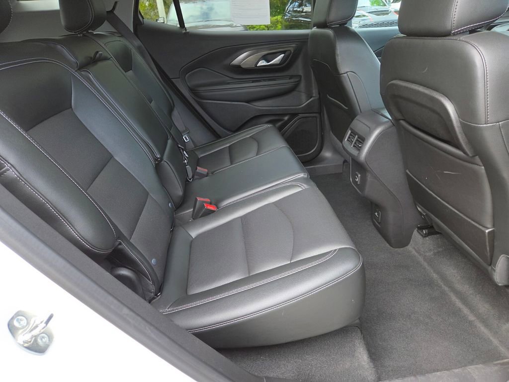 Used 2024 GMC Terrain SLT image 13