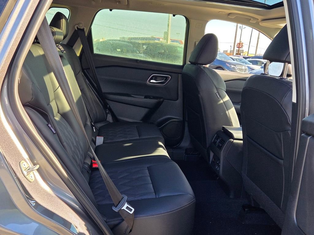 New 2026 Nissan Rogue Platinum image 14