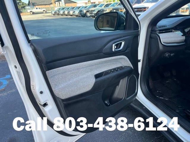 Used 2024 Jeep Compass Latitude AWD/4WD image 5