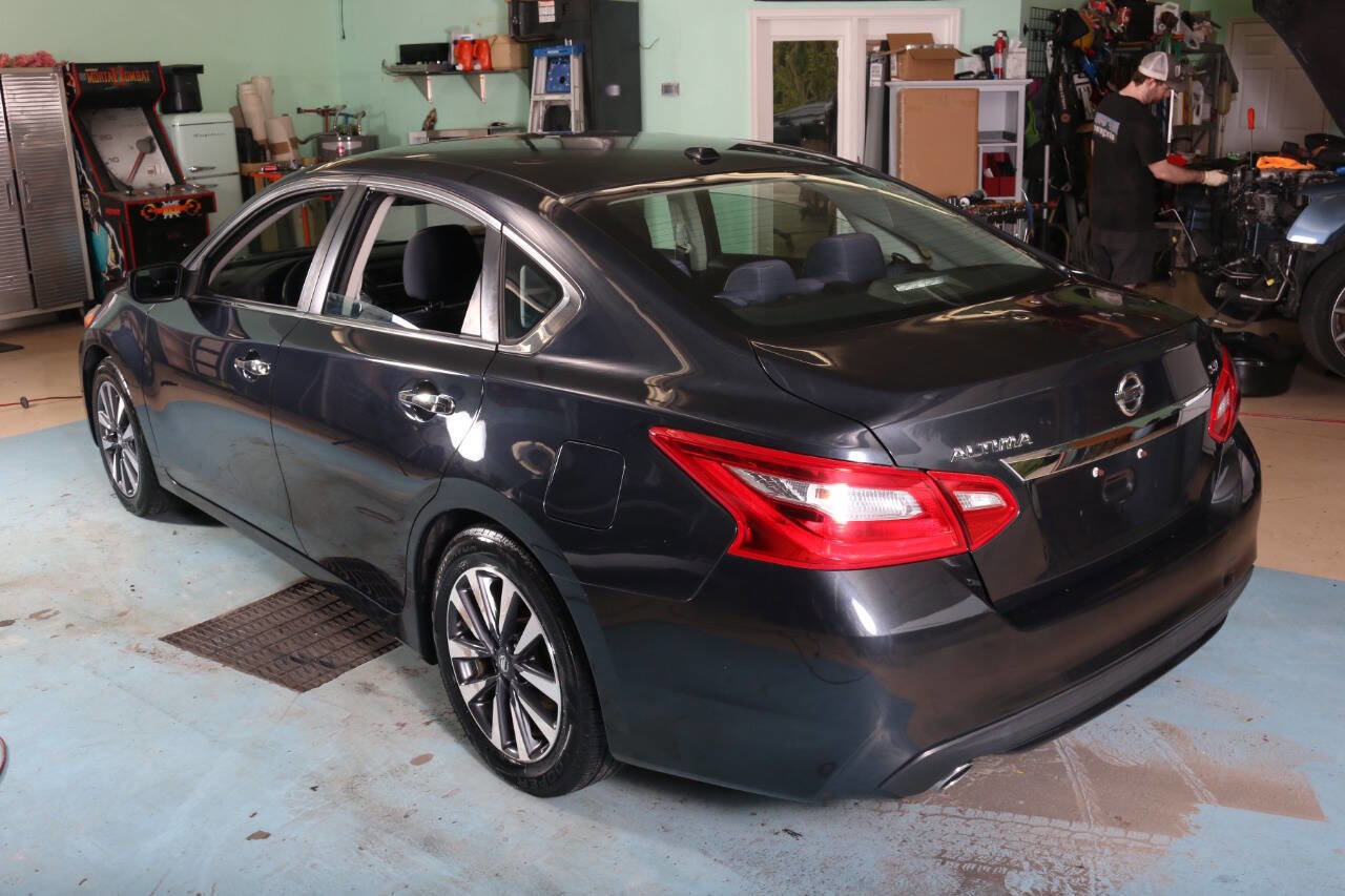 Used 2017 Nissan Altima 2.5 SV FWD image 11