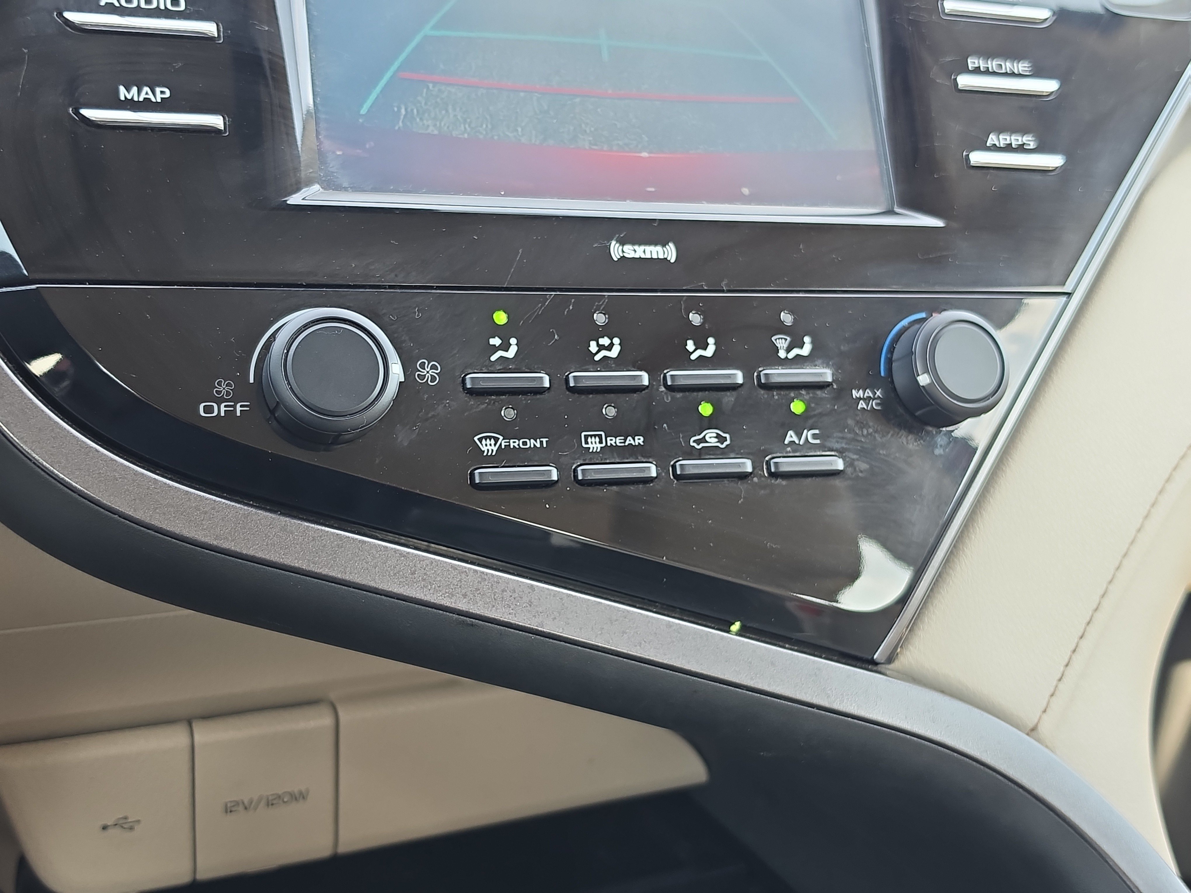 Used 2020 Toyota Camry LE FWD image 27