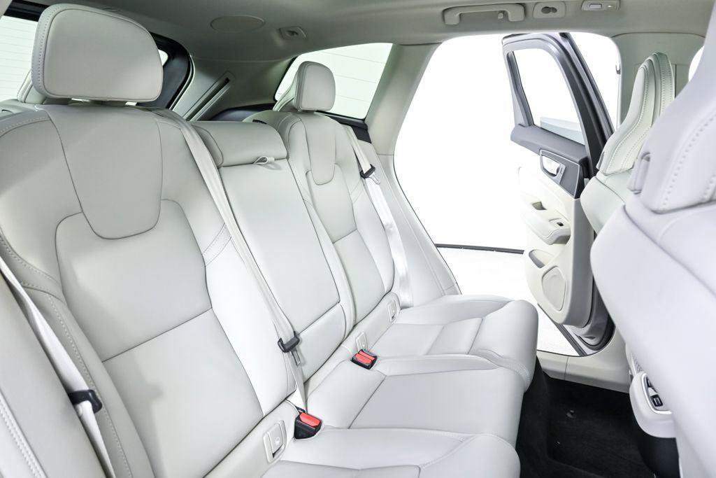 New 2026 Volvo XC60 B5 Ultra w/ Climate Package AWD/4WD image 22