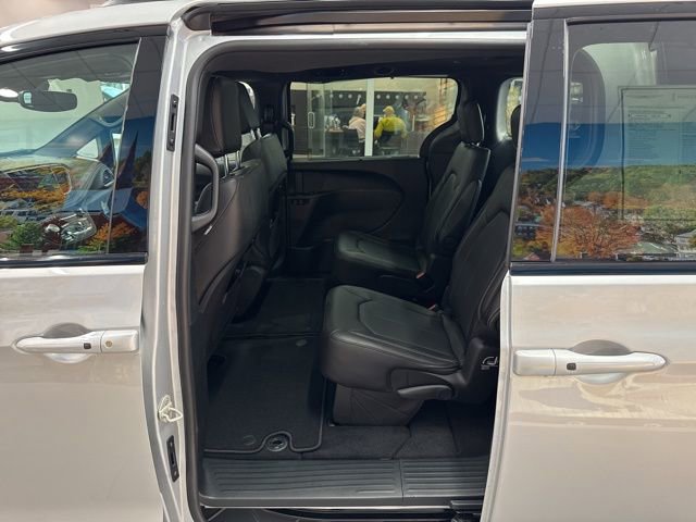 New 2026 Chrysler Pacifica Select image 30