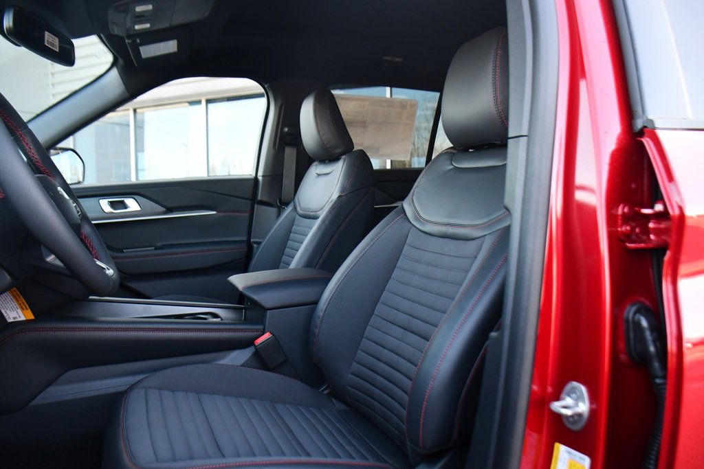 New 2026 Ford Explorer ST-Line w/ ST-Line Street Pack image 13