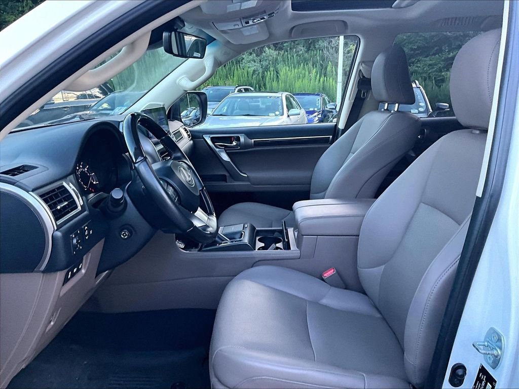 Used 2022 Lexus GX 460 Premium w/ Accessory Package AWD/4WD image 4