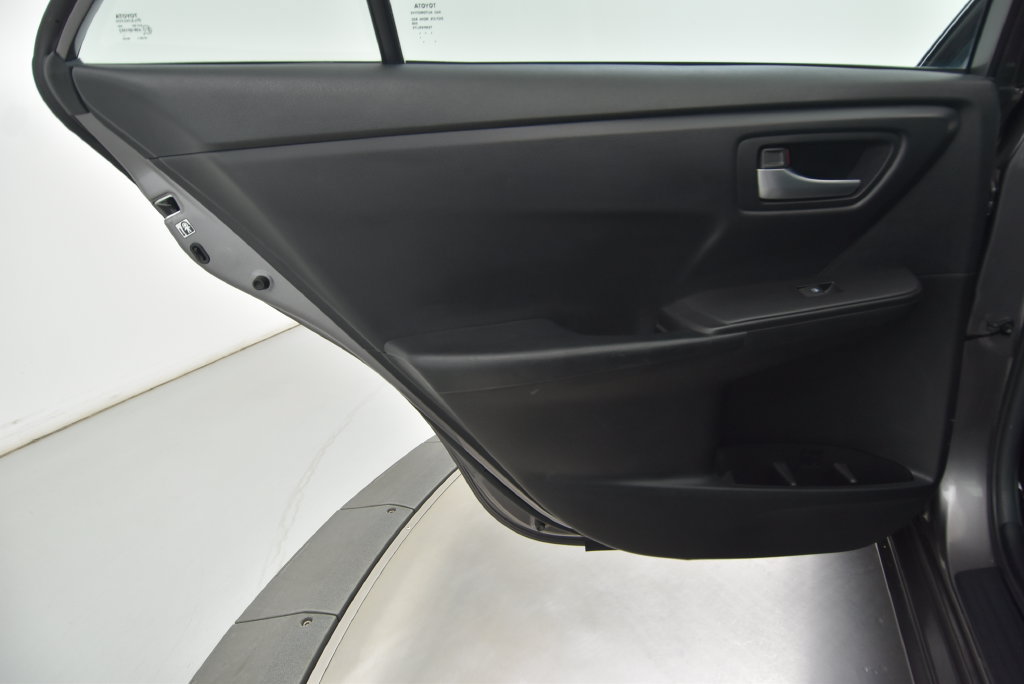 Used 2017 Toyota Camry SE FWD image 32
