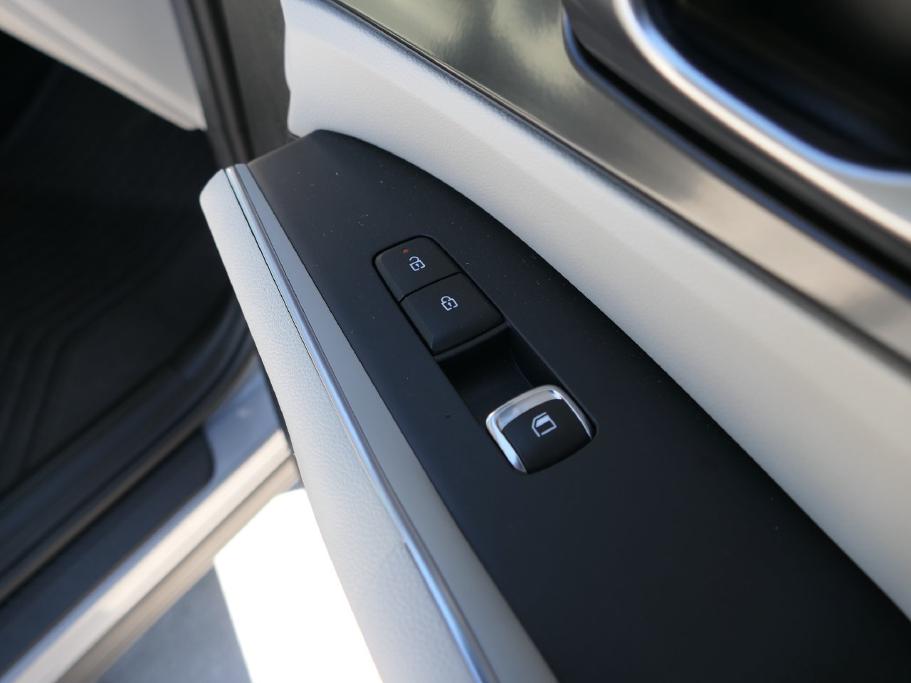 Certified 2025 Kia Sorento EX FWD image 28