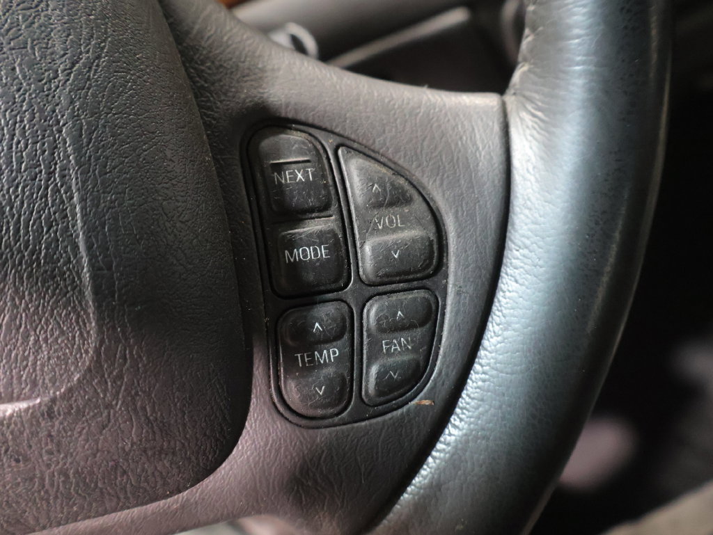 Used 2004 Ford Crown Victoria LX RWD image 30