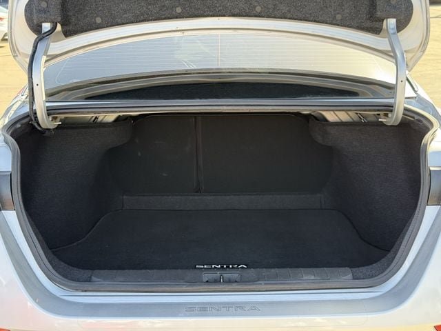 Used 2022 Nissan Sentra SV FWD image 31
