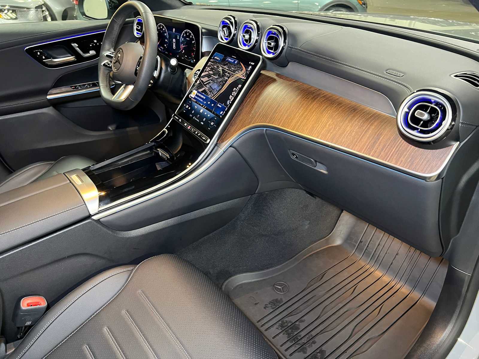 Used 2025 Mercedes-Benz GLC 300 GLC 300 image 11