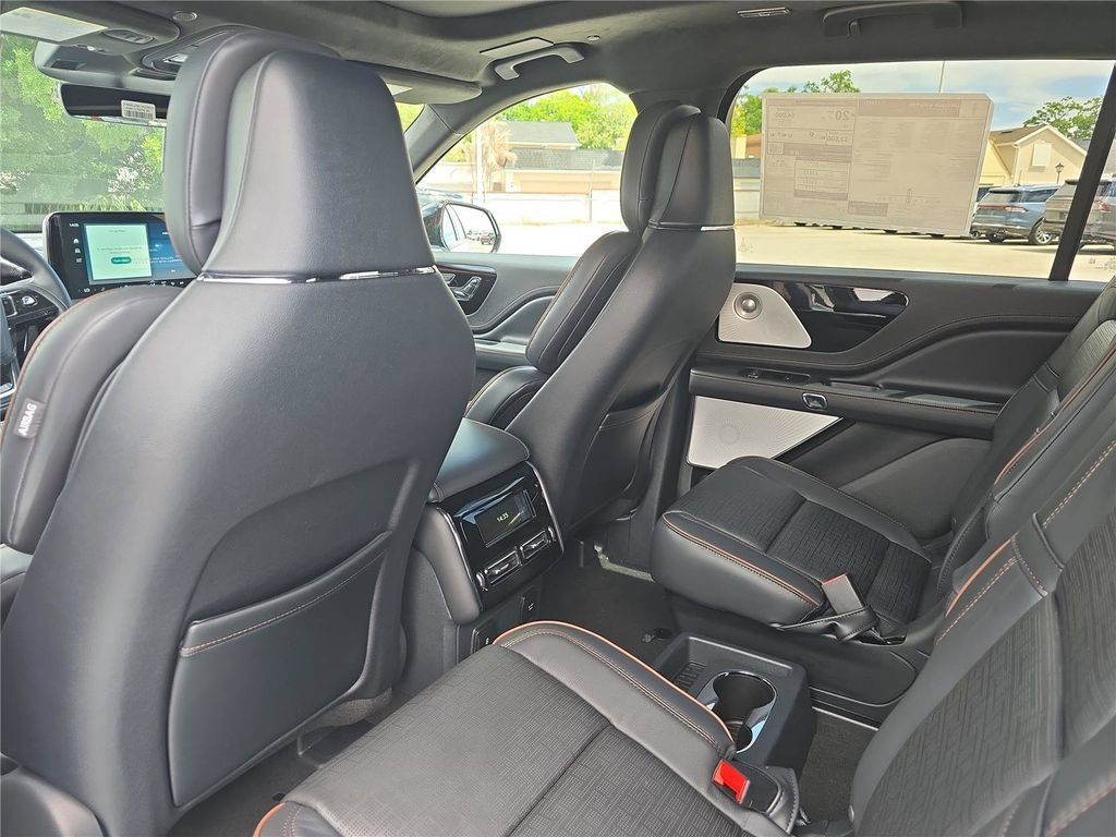 New 2026 Lincoln Aviator Black Label w/ Black Label Special Edition AWD/4WD image 13