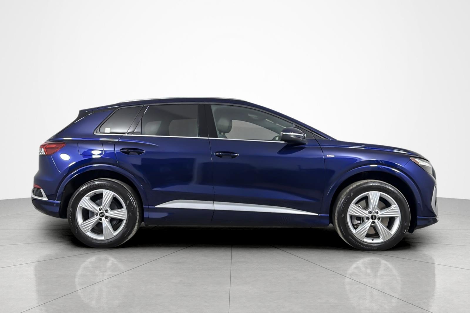 Used 2024 Audi Q4 e-tron Premium Plus AWD/4WD image 6