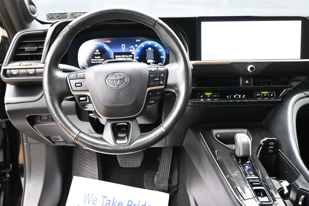 Used 2024 Toyota Crown Platinum AWD/4WD image 30
