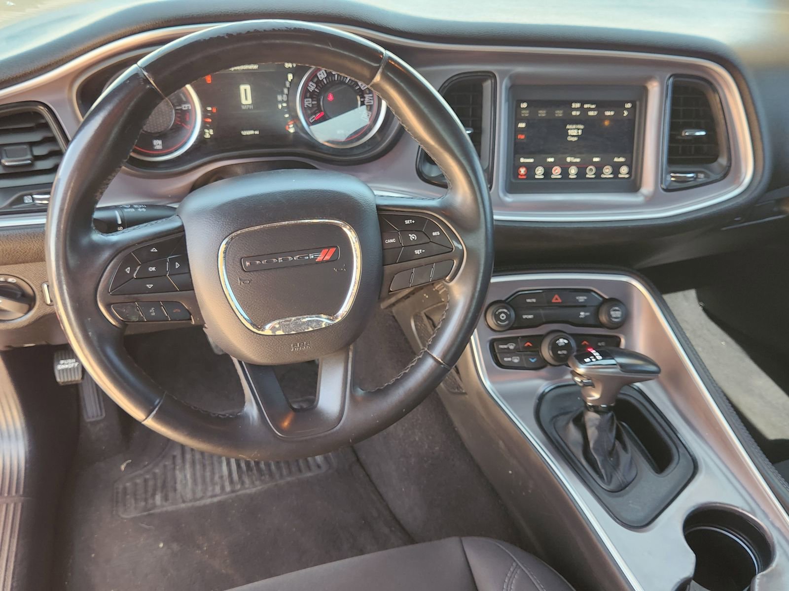 Used 2019 Dodge Challenger SXT image 27