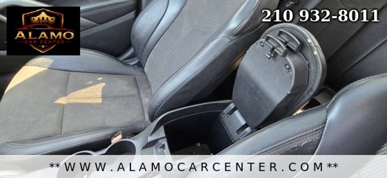 Used 2013 Hyundai Veloster w/ Style Pkg FWD image 31