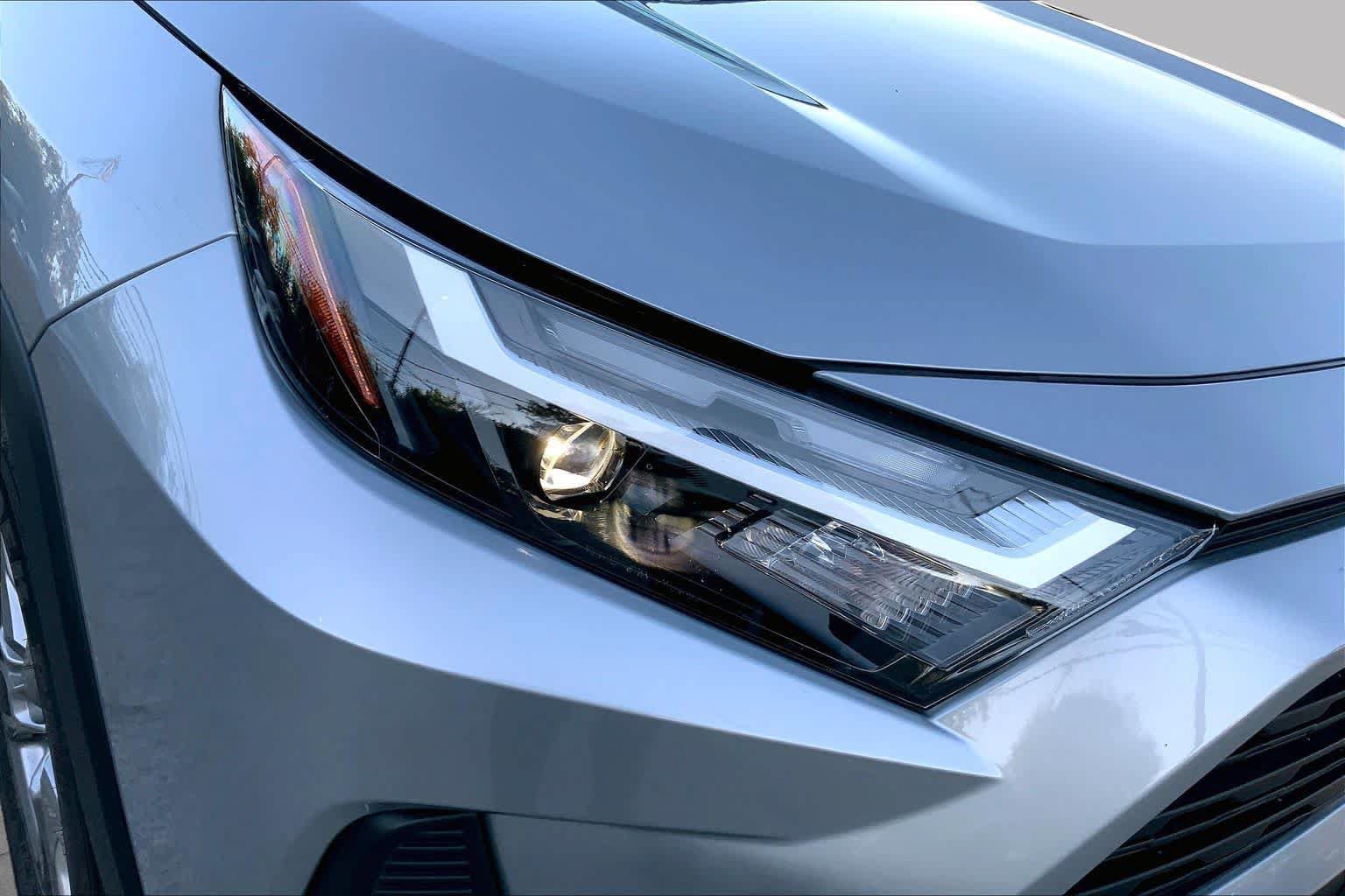 Used 2025 Toyota RAV4 XLE FWD image 27