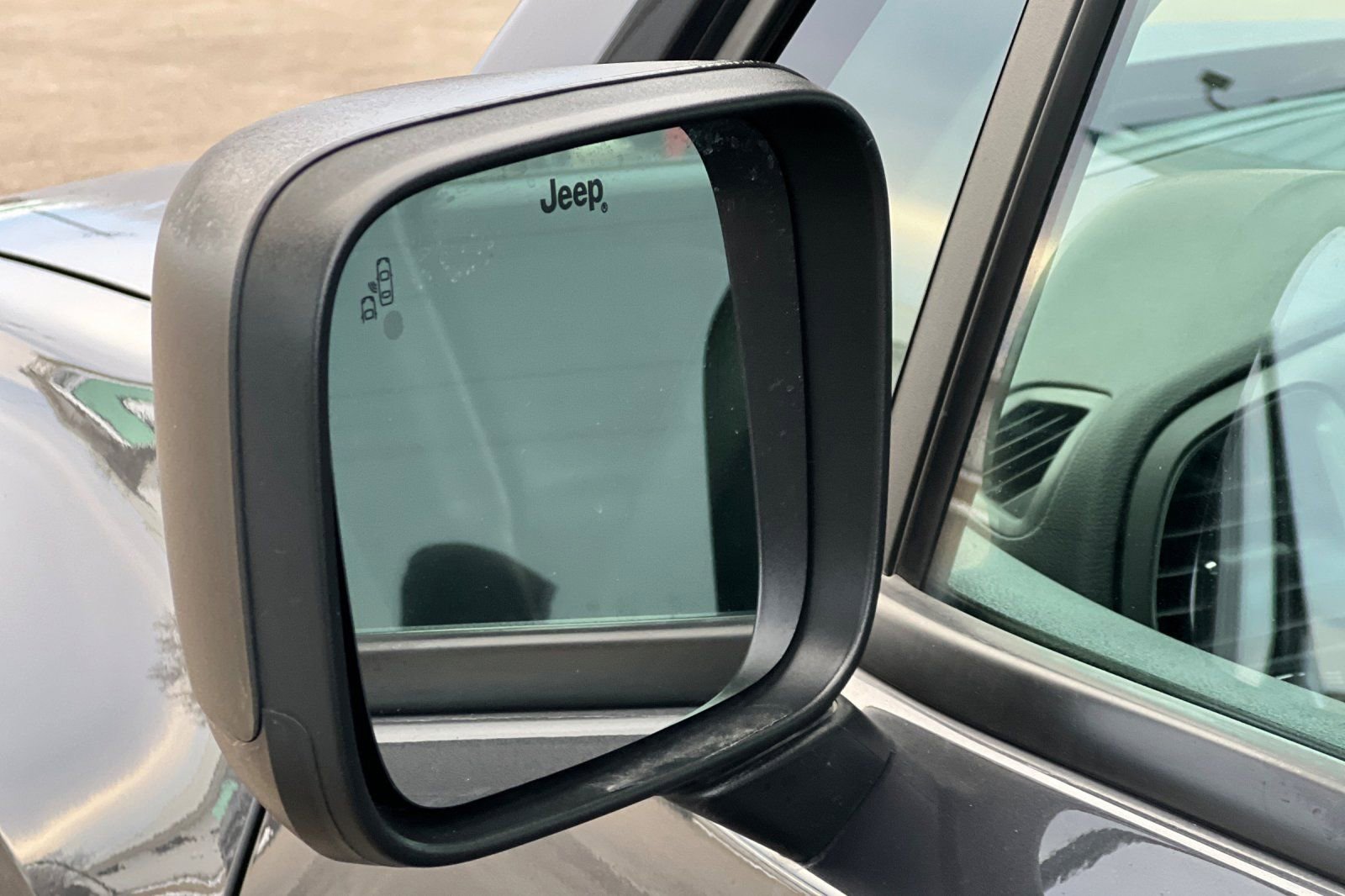 Used 2023 Jeep Renegade Latitude AWD/4WD image 30