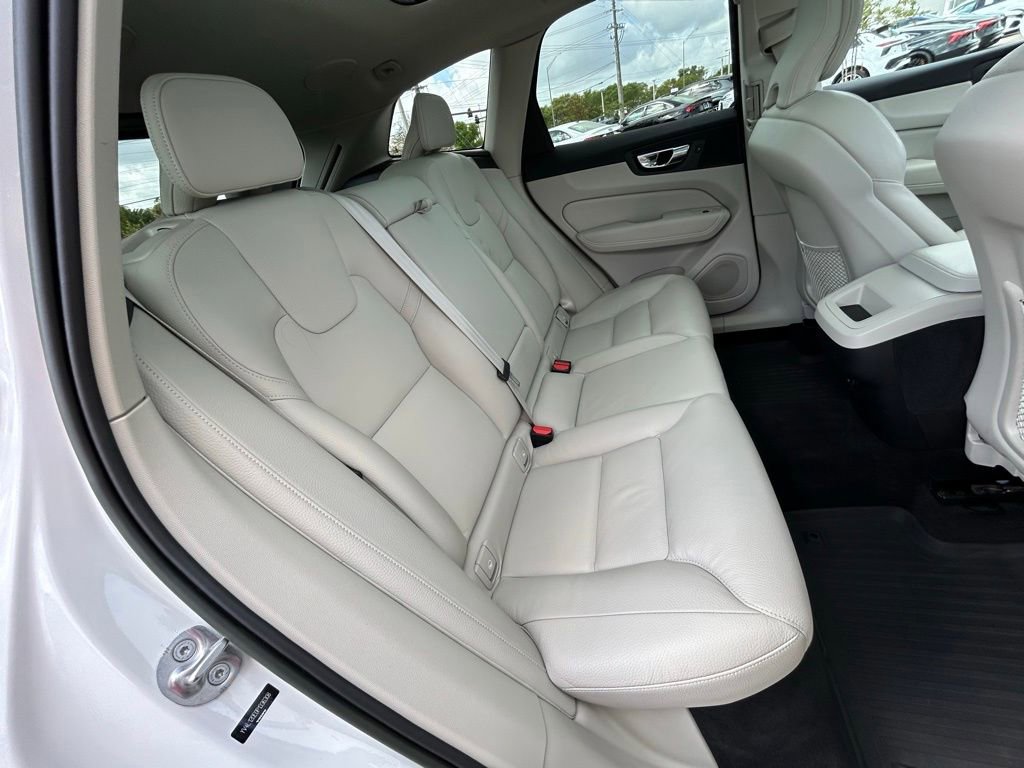 Used 2023 Volvo XC60 B5 Plus image 46