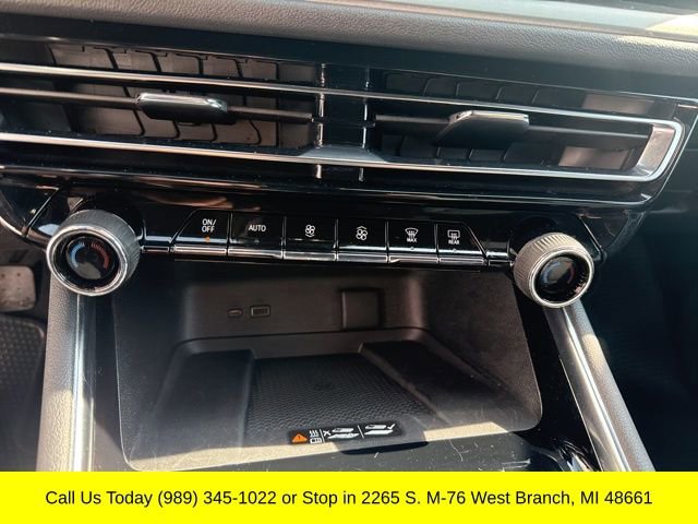 Used 2025 Chevrolet Traverse LT image 19