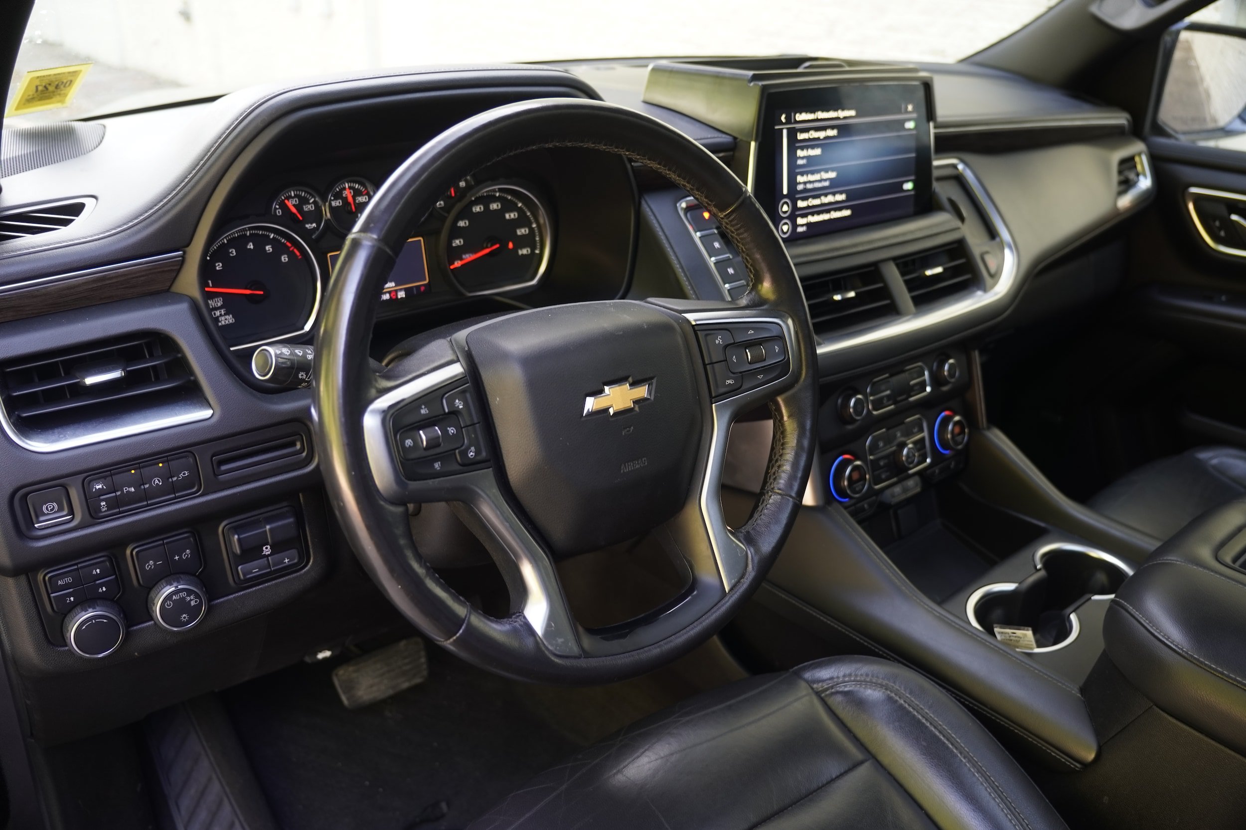 Used 2021 Chevrolet Tahoe LT w/ LT Signature Package AWD/4WD image 3
