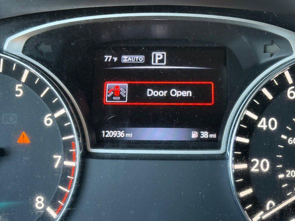 Used 2016 Nissan Pathfinder SV image 34