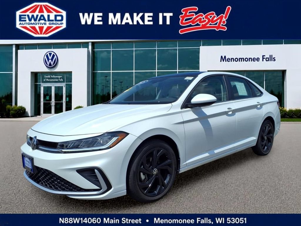 Used 2025 Volkswagen Jetta SE w/ Sunroof Package FWD image 3