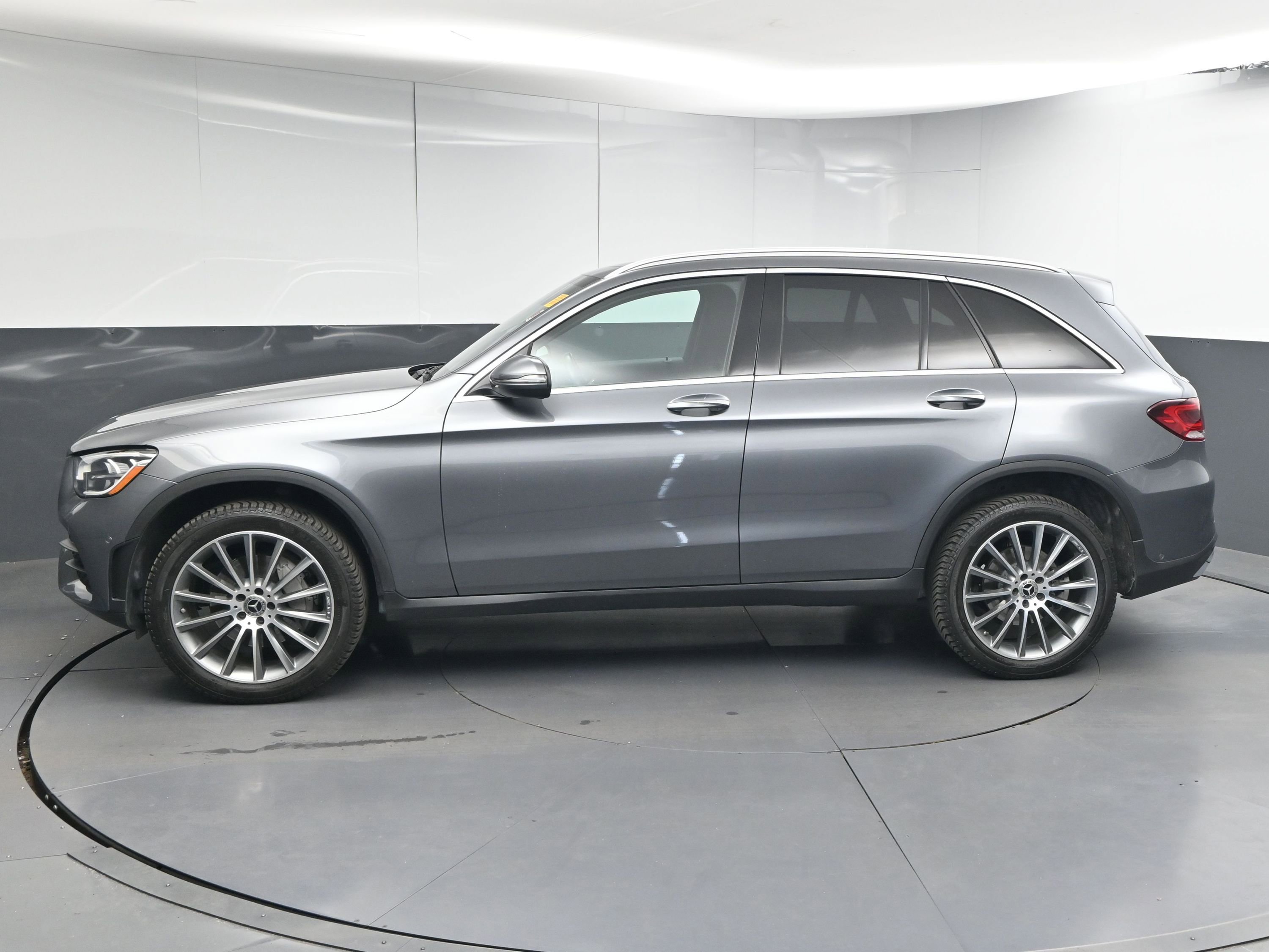 Used 2021 Mercedes-Benz GLC 300 4MATIC image 5