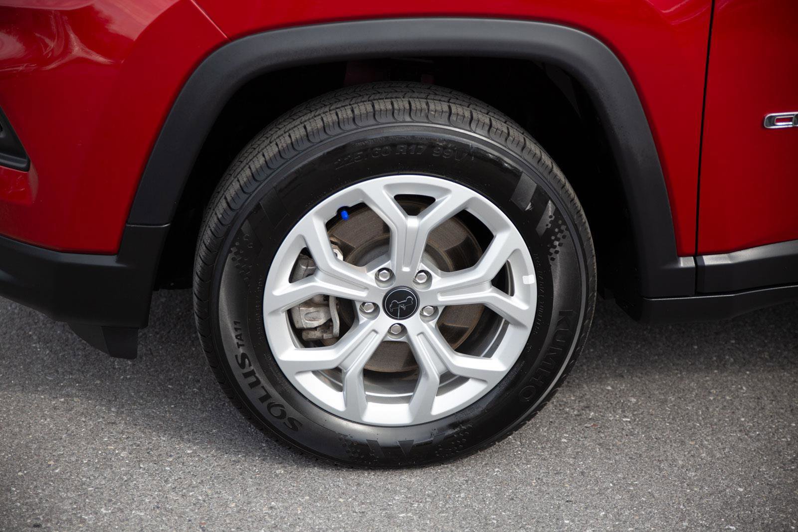 Used 2025 Jeep Compass Latitude AWD/4WD image 9