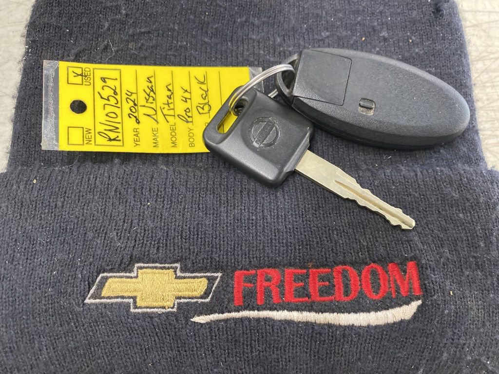 Used 2024 Nissan Titan PRO-4X w/ Pro-4x Convenience Package image 29