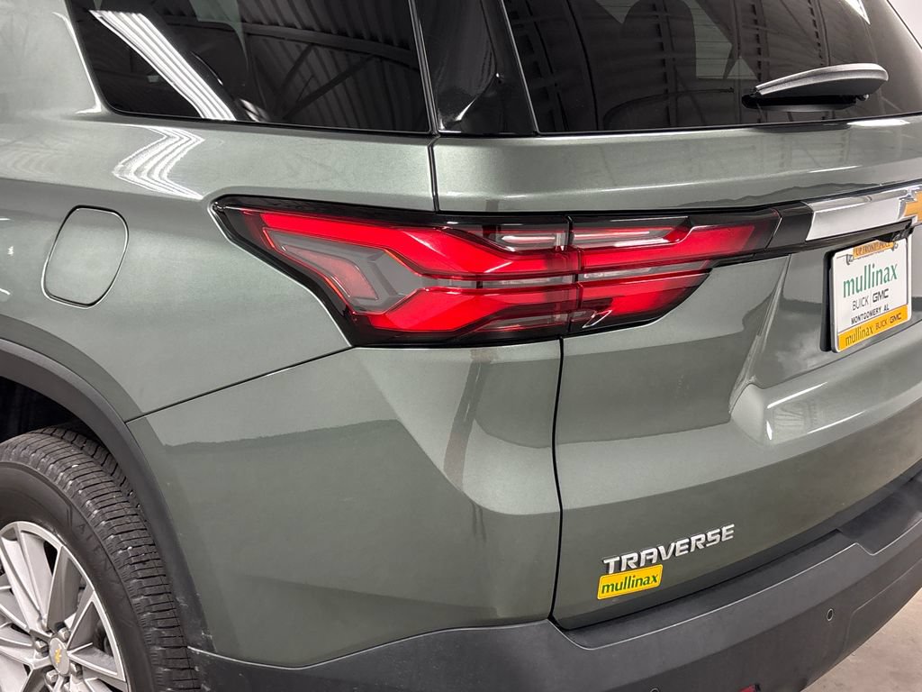Used 2022 Chevrolet Traverse LT FWD image 14