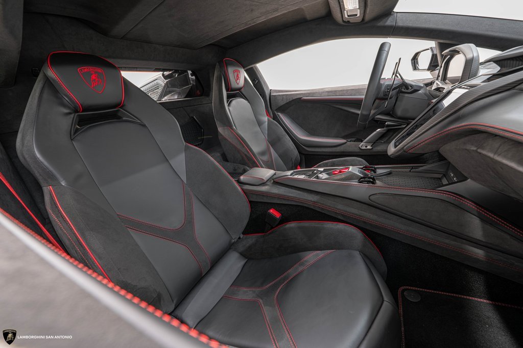Used 2024 Lamborghini Revuelto image 27