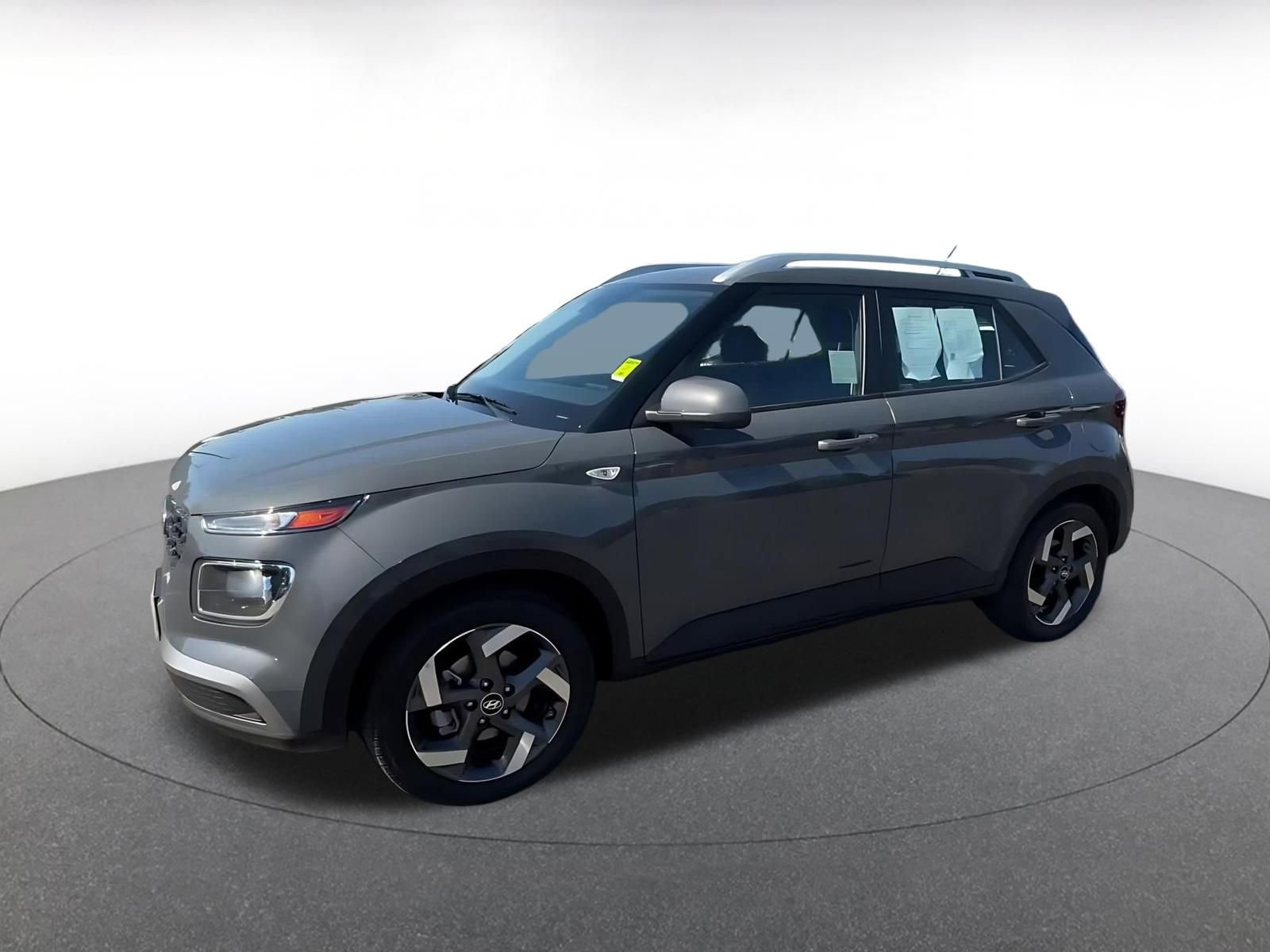 Used 2025 Hyundai Venue SEL image 8